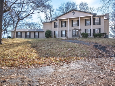 Hilltop Colonial Brick Home Winnsboro Wood County East Texas - image 5