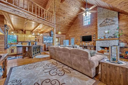 Country Home for Sale in Wayne County Tennessee - image 7