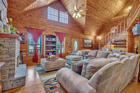 Country Home for Sale in Wayne County Tennessee - image 9