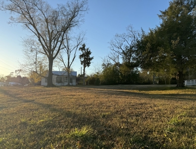 Immaculate Lot in Town Ready to Build on Marianna, Florida - image 2