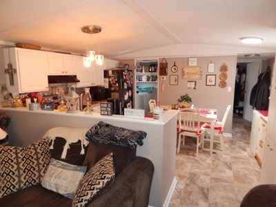 1995 Clayton Mobile Home on 1 Acre in Waynesboro, Tn. - image 9