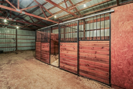 Exquisite Equine Property with Cedar Log Home, Mountain View - image 24