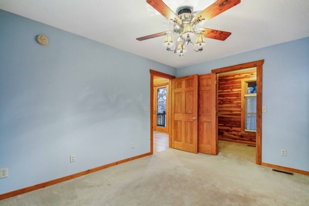 Exquisite Equine Property with Cedar Log Home, Mountain View - image 10