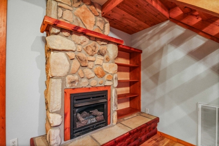 Exquisite Equine Property with Cedar Log Home, Mountain View - image 5