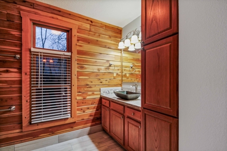 Exquisite Equine Property with Cedar Log Home, Mountain View - image 11