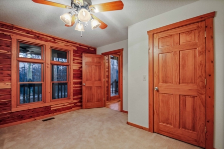 Exquisite Equine Property with Cedar Log Home, Mountain View - image 15