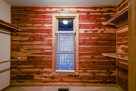 Exquisite Equine Property with Cedar Log Home, Mountain View - image 13