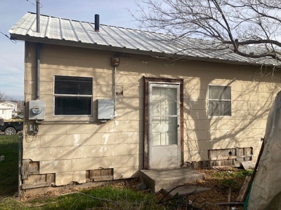 2BR/2BA Home in Quiet Iraan Neighborhood - Priced to Sell! - image 2