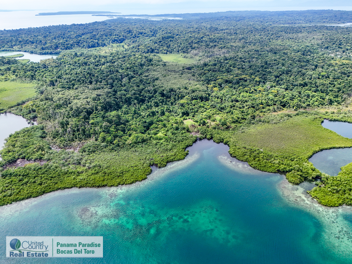 Large Waterfront Land, 32 Acres — Isla Popa - 2