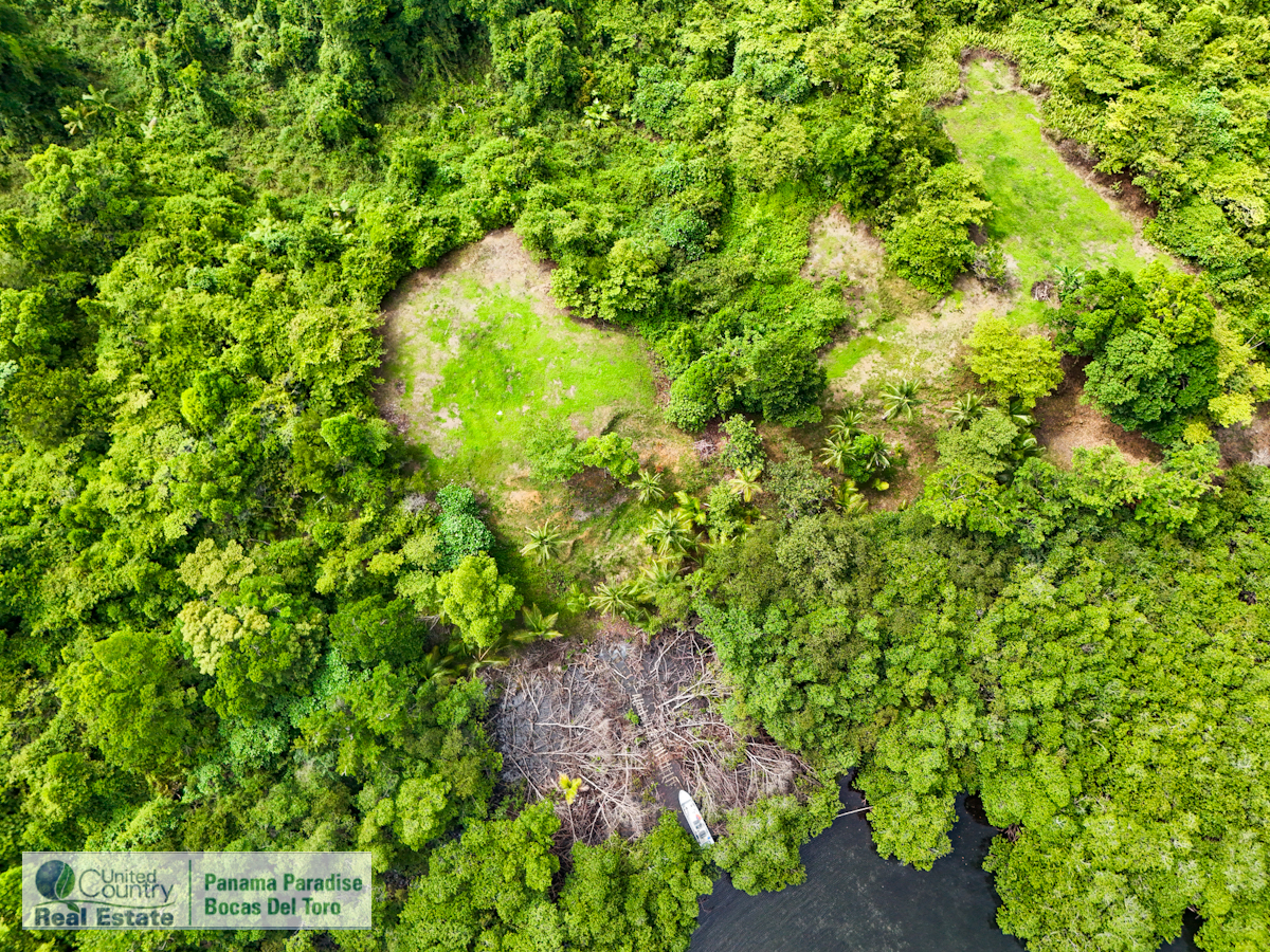 Large Waterfront Land, 32 Acres — Isla Popa - 4