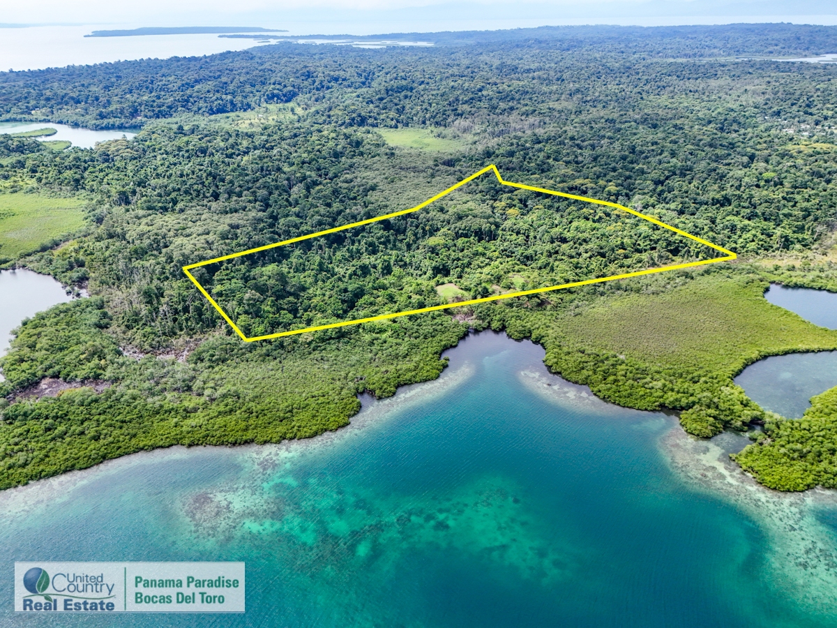 Large Waterfront Land, 32 Acres — Isla Popa - 6