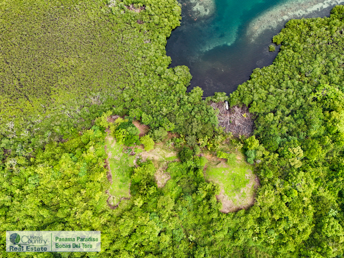 Large Waterfront Land, 32 Acres — Isla Popa - 5