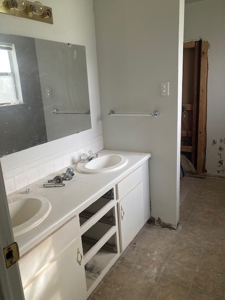 Auction Property in Iraan, Texas - image 6