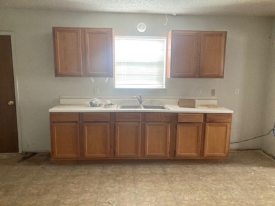 Auction Property in Iraan, Texas - image 10