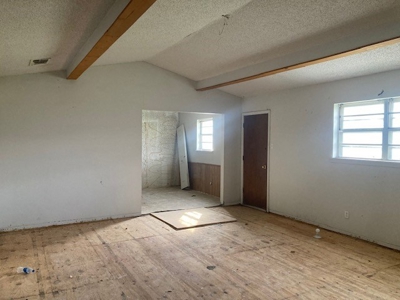 Auction Property in Iraan, Texas - image 7
