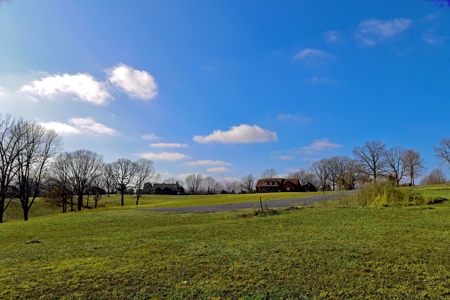 1+ Acre Lakefront Lot for Sale in Diamond Oaks, Trenton, TN - image 3