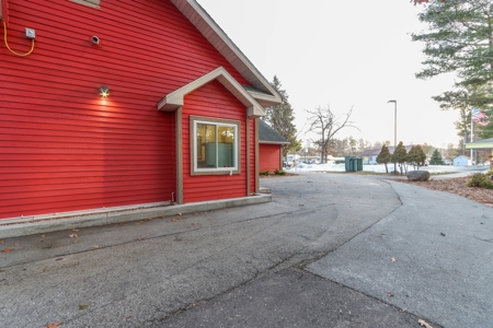 Commercial Restaurant Property For Sale or Lease- Waupaca WI - image 1