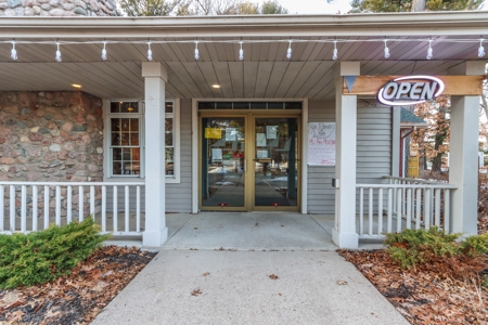 Commercial Restaurant Property For Sale or Lease- Waupaca WI - image 25