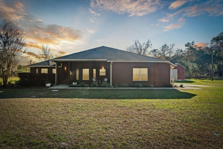 Stunning Brick Home With Land For Your Family & Animals - image 1