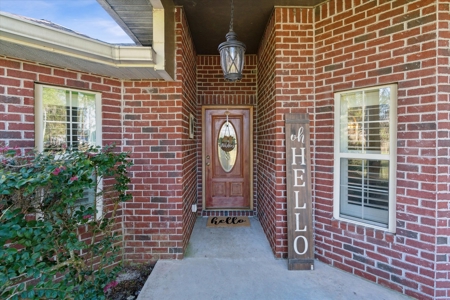 Stunning Brick Home With Land For Your Family & Animals - image 5