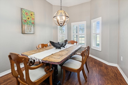 Stunning Brick Home With Land For Your Family & Animals - image 15