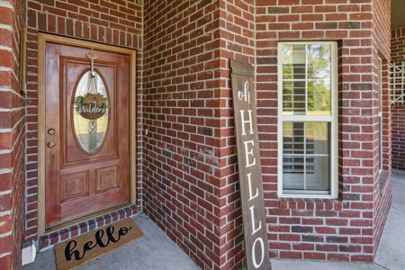 Stunning Brick Home With Land For Your Family & Animals - image 6