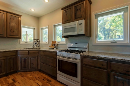 Lake Home For Sale in Horseshoe Bend, AR - image 10