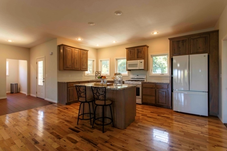 Lake Home For Sale in Horseshoe Bend, AR - image 9