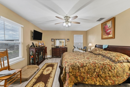 3/2 Home on 12.5acres with arena, barns, chicken coop. - image 2