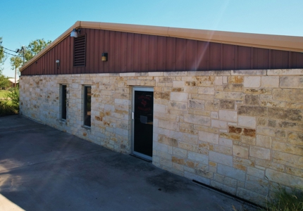 Oilfield Mancamp/Truck Yard/Office/Shop - image 1