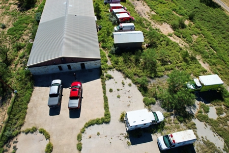 Oilfield Mancamp/Truck Yard/Office/Shop - image 3
