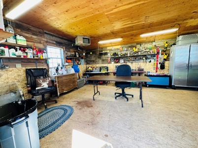 Cozy Central Montana Amish Cabin - image 28