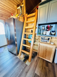 Cozy Central Montana Amish Cabin - image 17