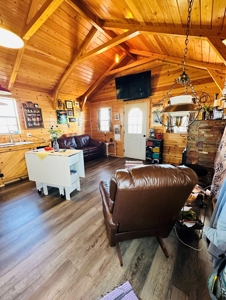 Cozy Central Montana Amish Cabin - image 22