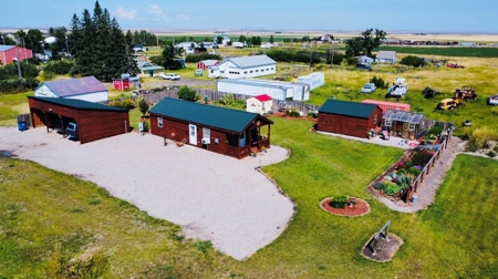 Cozy Central Montana Amish Cabin - image 12