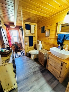 Cozy Central Montana Amish Cabin - image 18