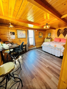 Cozy Central Montana Amish Cabin - image 19