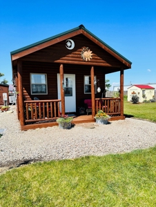 Cozy Central Montana Amish Cabin - image 4