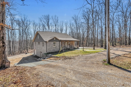 Country Home for Sale in Lewis County, Tennessee - image 4