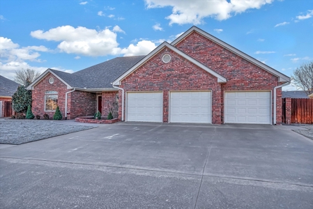 Spacious 3-Bed, 2-Bath Home in Weatherford, OK | 2,000 sq ft - image 4