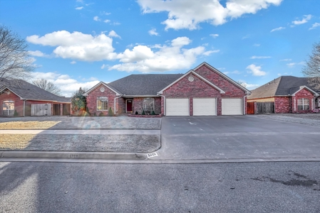 Spacious 3-Bed, 2-Bath Home in Weatherford, OK | 2,000 sq ft - image 2