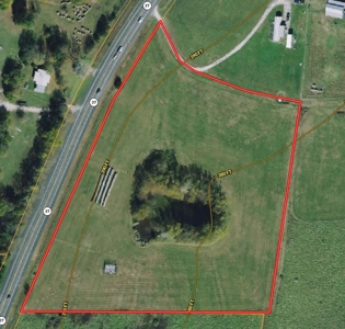 Small Acreage For Sale in Clarksville TX - image 1