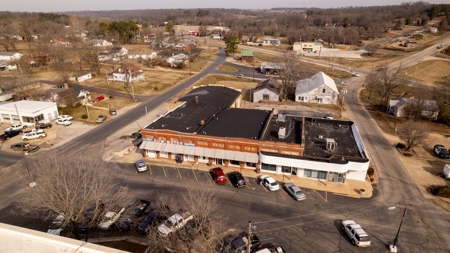 Historic Commercial Building on Alton Missouri Square - image 17