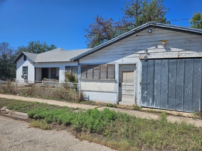 3BR Home on Spacious Lot near Downtown Sonora TX! - image 3