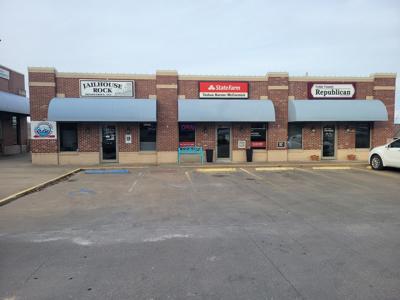 Commercial Building For Sale Stockton Missouri - image 1