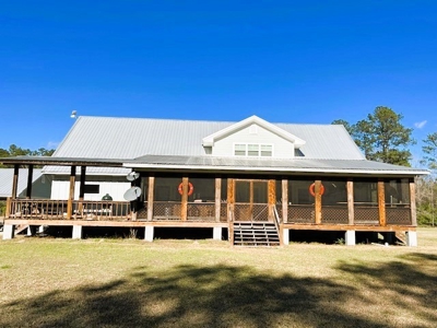 Exquisite Home Located Near the Alabama River in Camden AL - image 27