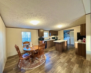 Beautiful Near New Home in Crawford - image 4