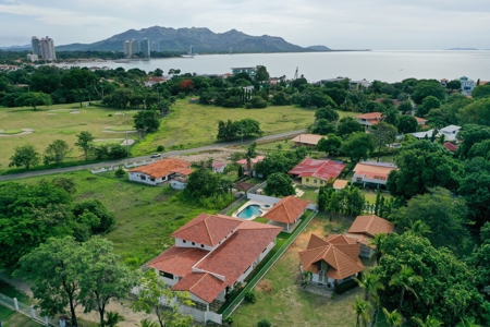 BRAND NEW Beach House for rent in Coronado close to golf - image 18