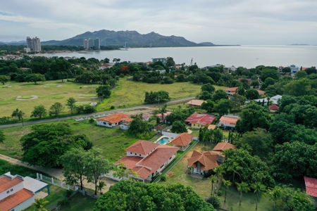 BRAND NEW Beach House for rent in Coronado close to golf - image 17