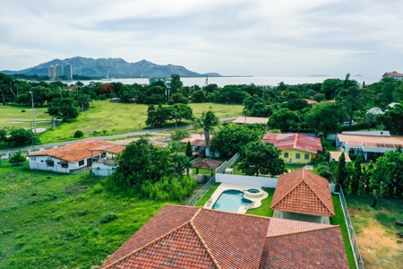 BRAND NEW Beach House for rent in Coronado close to golf - image 21